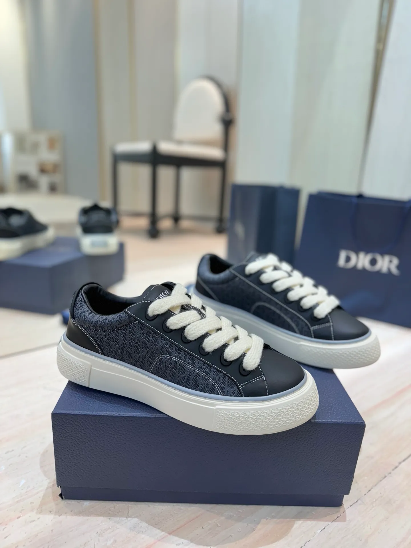 👟👟Ex-factory price 600👟👟 (Top version) Dior 2025 autumn and winter haute couture series new men's shoes CD jelly-colored flat casual shoes Dior and STONE ISLAND B33 round toe lace-up canvas skate shoes Stars' same style Oblique letter logo embroidered retro color-blocking sneakers The top high-end version on the market ✅ Upper: imported custom calfskin/suede leather ✅Inner: water-dyed cowhide lining ✅Outsole: original open-molded Tpu outsole ✅Packaging: full set of original box ✅Size: 35-45 (46 pieces customized, non-refundable)